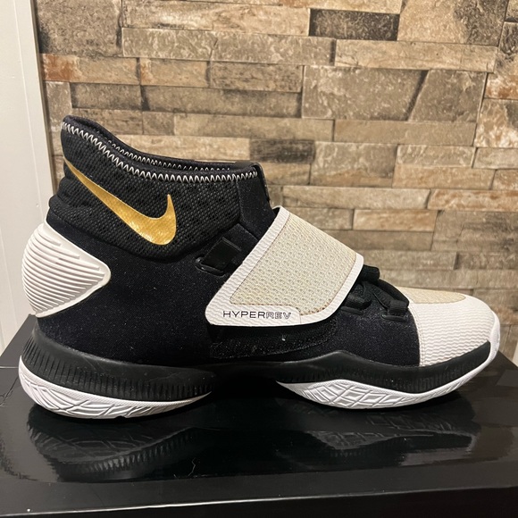 Nike - Picture 8 of 11